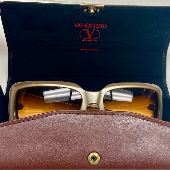 Valentino Garavani, Italy Gold Large Sunglasses with Case 5449S - Picture 15 of 16